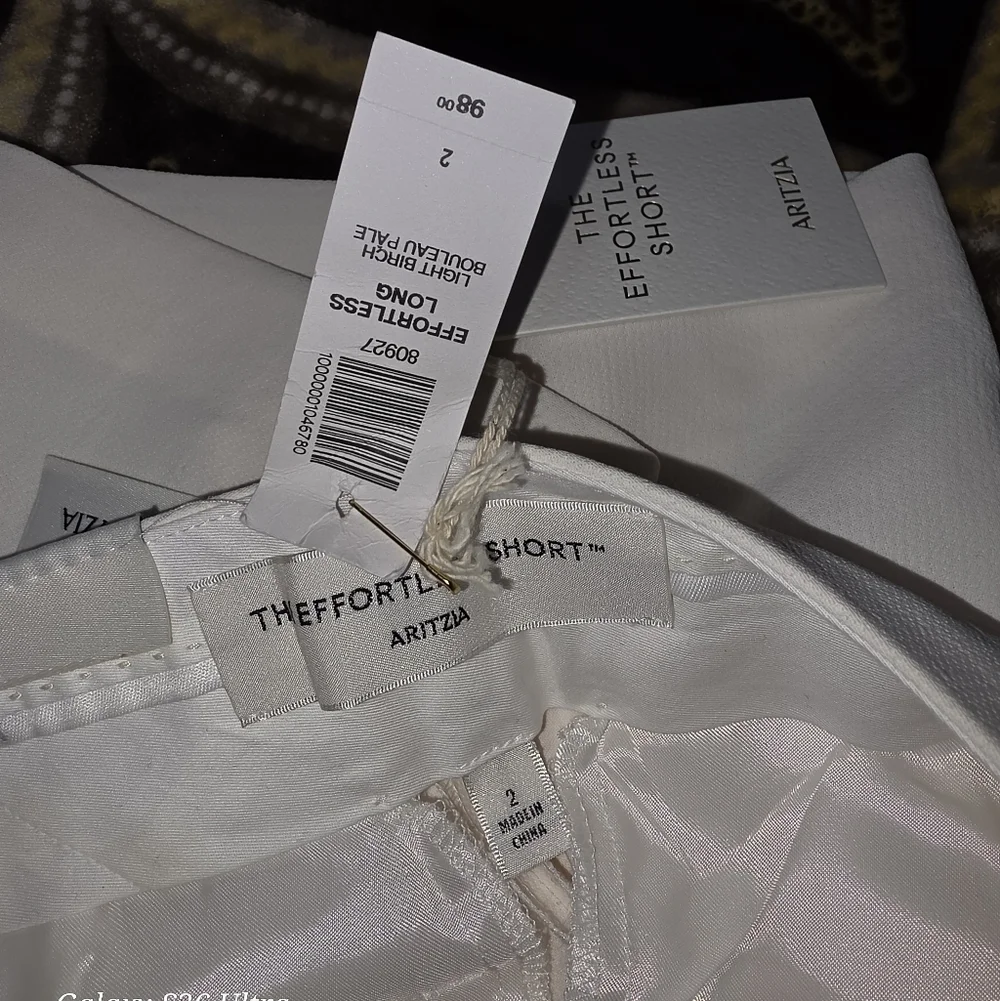 Aritzia High-Waist White Tailored Shorts; The Effortless - Picture 3 of 3